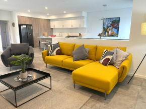 2 Chic Stylish Modern Family On Charles, Perth